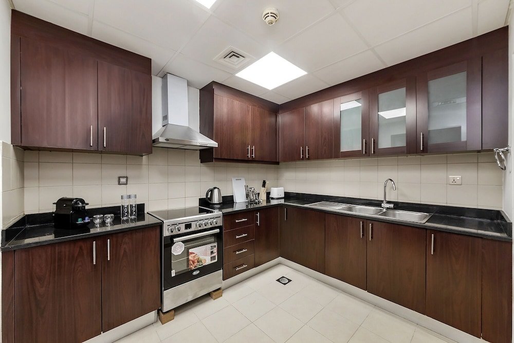 Дубай: 2BR apartment 2 minutes to beach Amwaj 4
