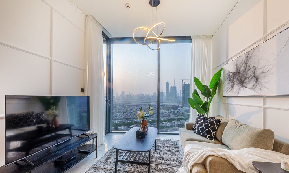 Дубай: Manzil - Sleek 1BR nr Downtown w Burj views