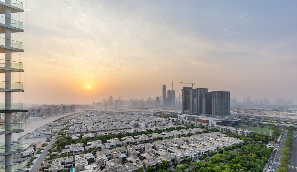 Дубай: Manzil - Sleek 1BR nr Downtown w Burj views