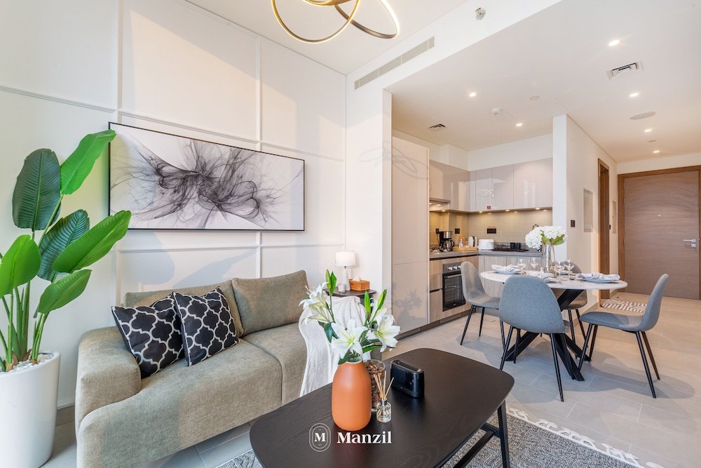Дубай: Manzil - Sleek 1BR nr Downtown w Burj views