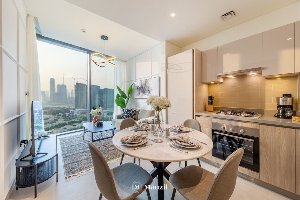 Дубай: Manzil - Sleek 1BR nr Downtown w Burj views