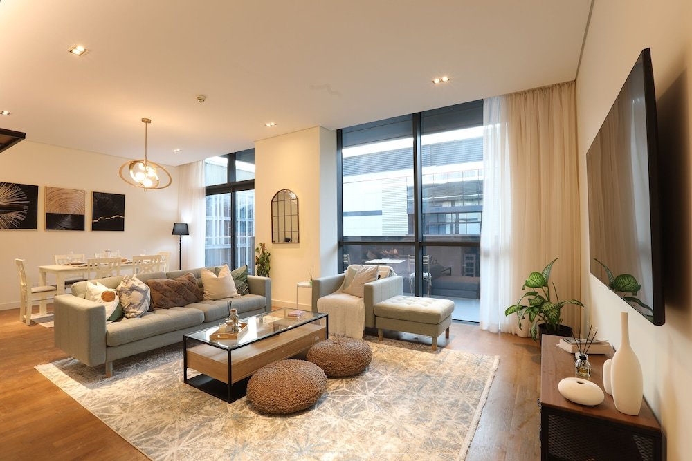 Дубай: Manzil - Sleek 2BR Home w Maids room nr Dubai Mall