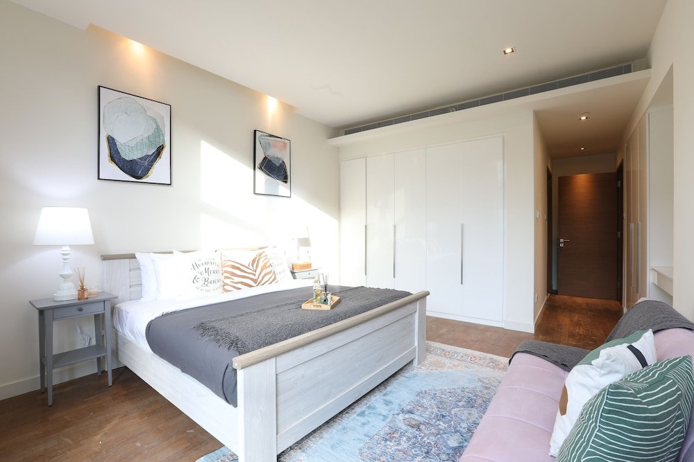 Дубай: Manzil - Sleek 2BR Home w Maids room nr Dubai Mall