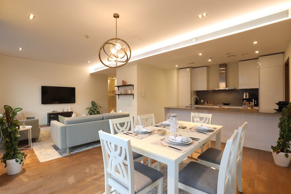 Дубай: Manzil - Sleek 2BR Home w Maids room nr Dubai Mall