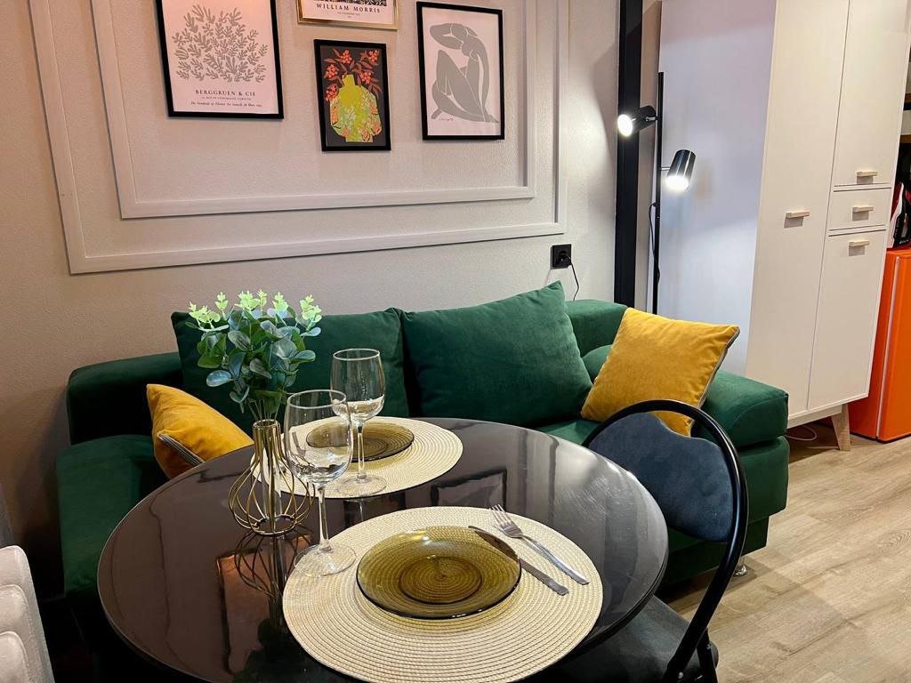 Москва: Апартаменты Emerald Lucky Room у метро Электрозаводская