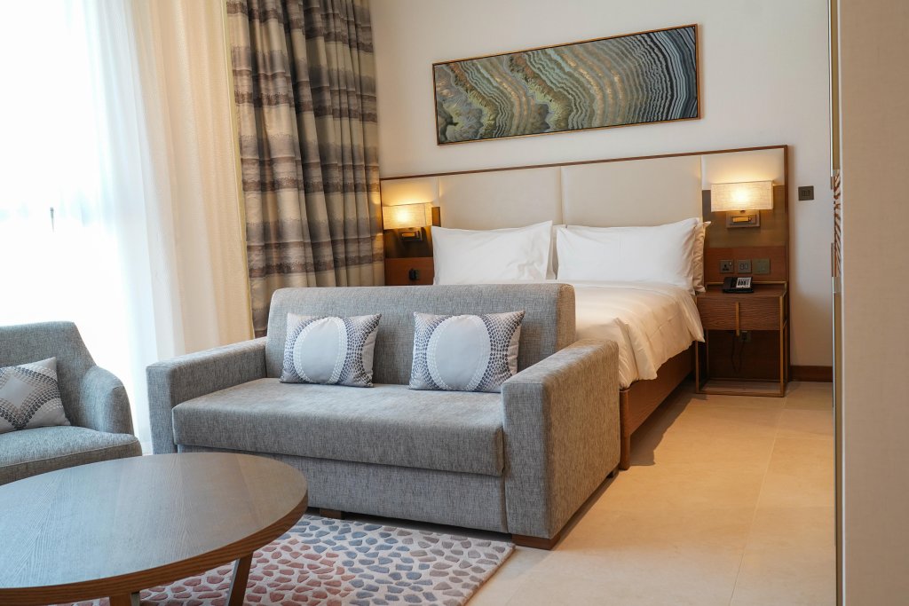 Дубай: Отель Staybridge Suites Dubai Al-Maktoum Airport, an IHG Hotel