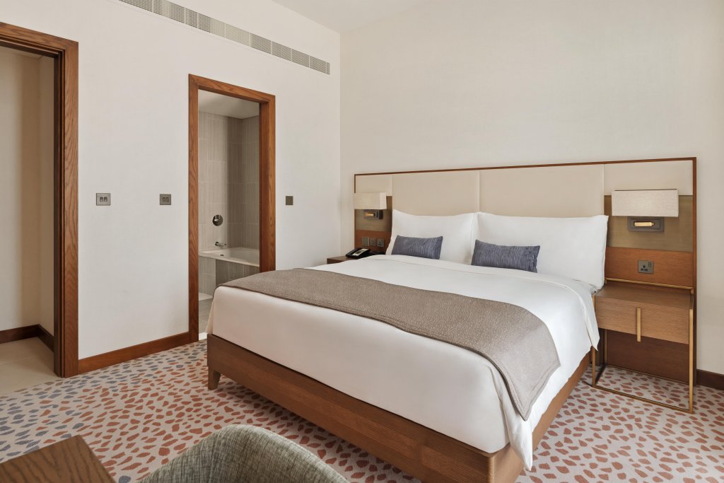 Дубай: Отель Staybridge Suites Dubai Al-Maktoum Airport, an IHG Hotel