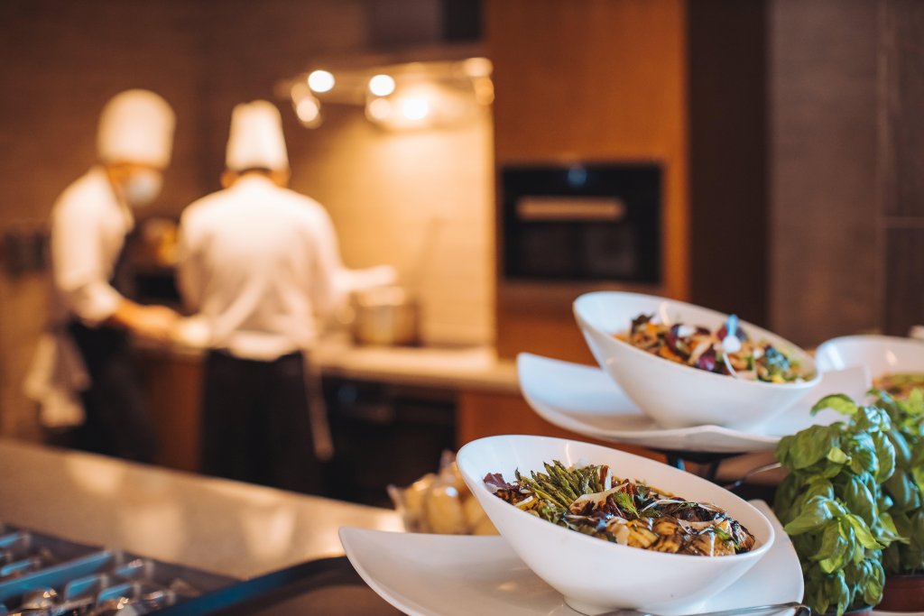 Дубай: Отель Staybridge Suites Dubai Al-Maktoum Airport, an IHG Hotel