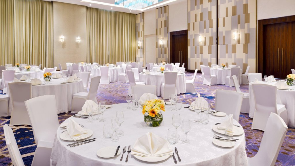 Дубай: Отель Staybridge Suites Dubai Al-Maktoum Airport, an IHG Hotel