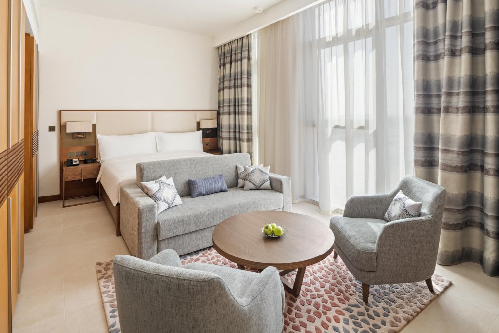 Дубай: Отель Staybridge Suites Dubai Al-Maktoum Airport, an IHG Hotel