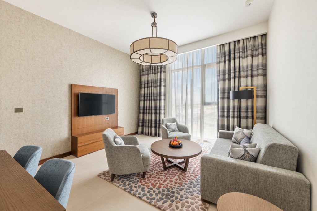 Дубай: Отель Staybridge Suites Dubai Al-Maktoum Airport, an IHG Hotel