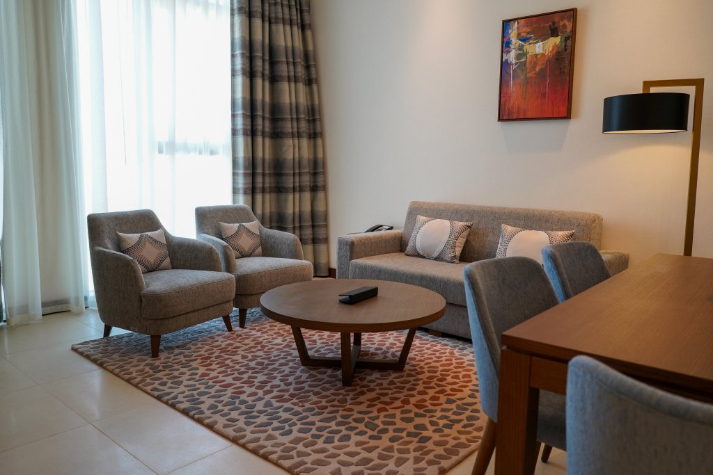 Дубай: Отель Staybridge Suites Dubai Al-Maktoum Airport, an IHG Hotel