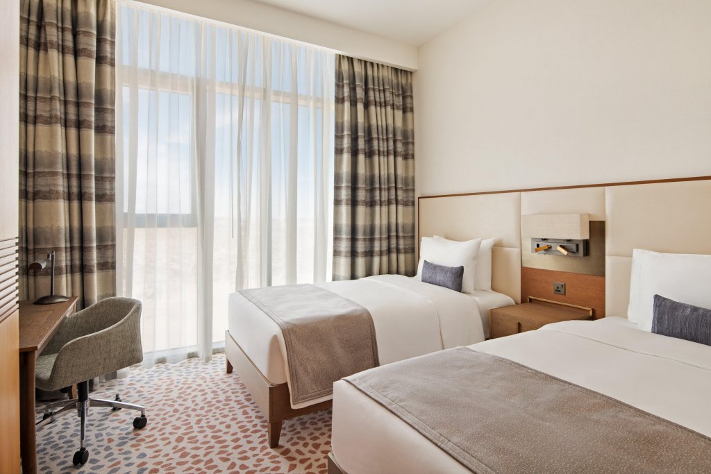 Дубай: Отель Staybridge Suites Dubai Al-Maktoum Airport, an IHG Hotel