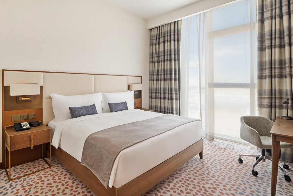 Дубай: Отель Staybridge Suites Dubai Al-Maktoum Airport, an IHG Hotel