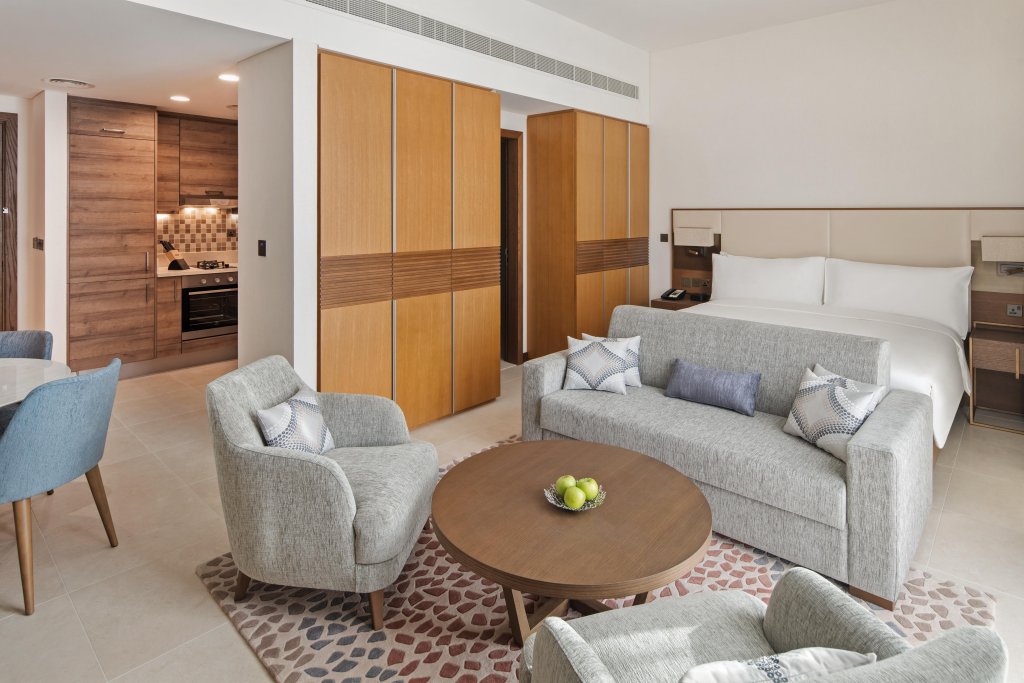 Дубай: Отель Staybridge Suites Dubai Al-Maktoum Airport, an IHG Hotel