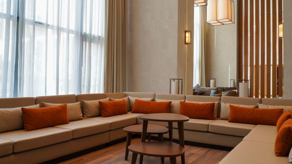 Дубай: Отель Staybridge Suites Dubai Al-Maktoum Airport, an IHG Hotel