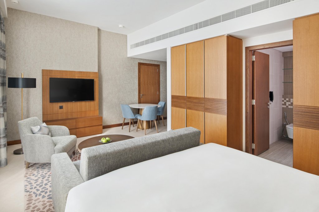 Дубай: Отель Staybridge Suites Dubai Al-Maktoum Airport, an IHG Hotel