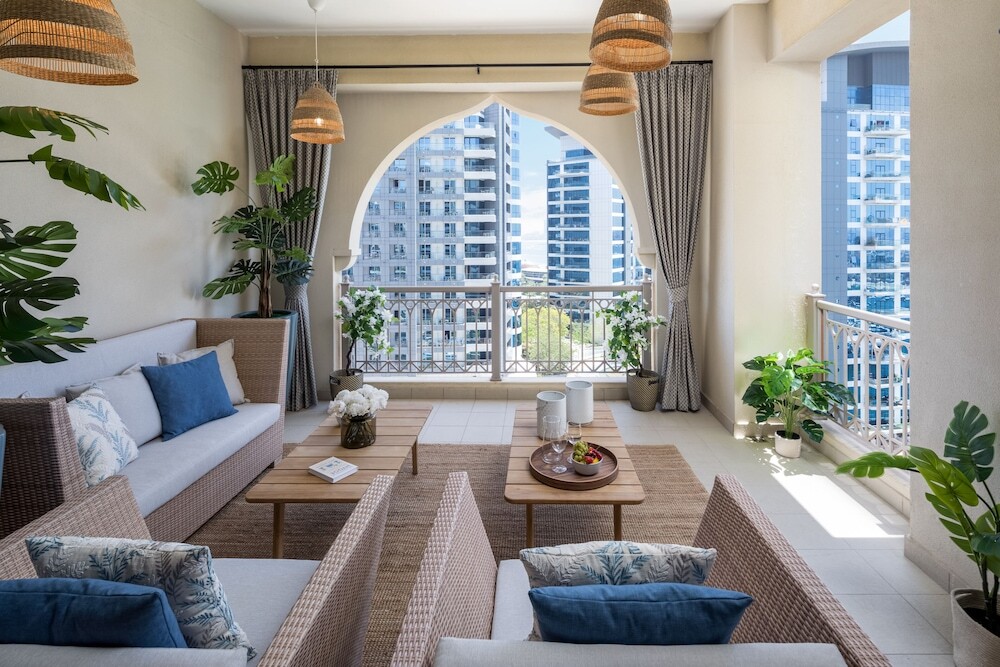 Дубай: Maison Privee - Bohemian Apt w/ Amazing Seafront Views on The Palm