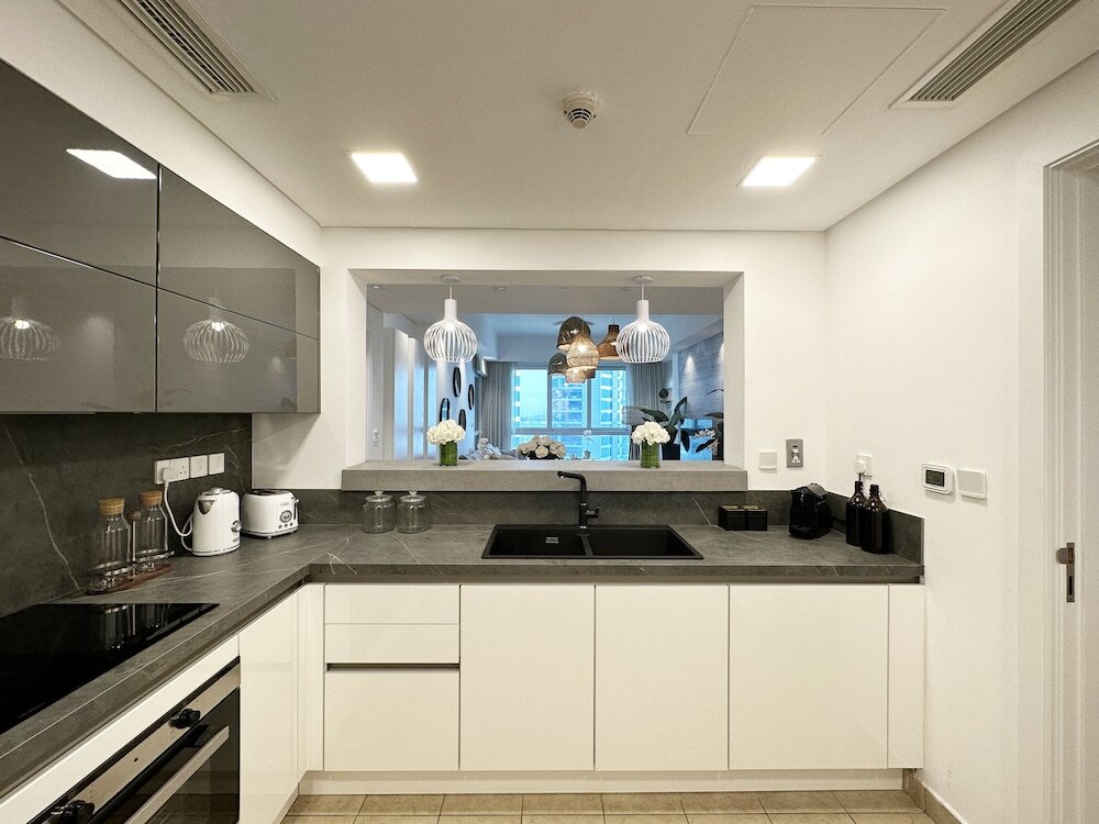 Дубай: Maison Privee - Bohemian Apt w/ Amazing Seafront Views on The Palm