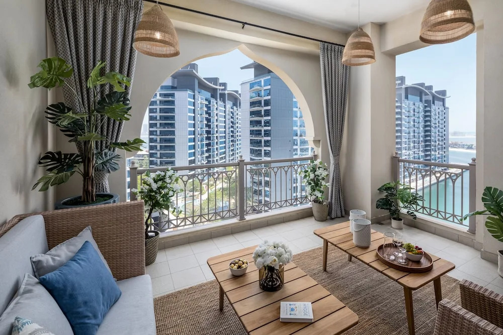 Дубай: Maison Privee - Bohemian Apt w/ Amazing Seafront Views on The Palm