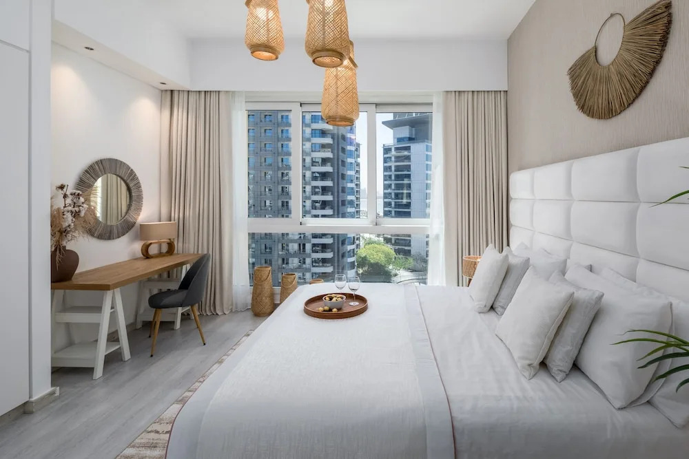 Дубай: Maison Privee - Bohemian Apt w/ Amazing Seafront Views on The Palm