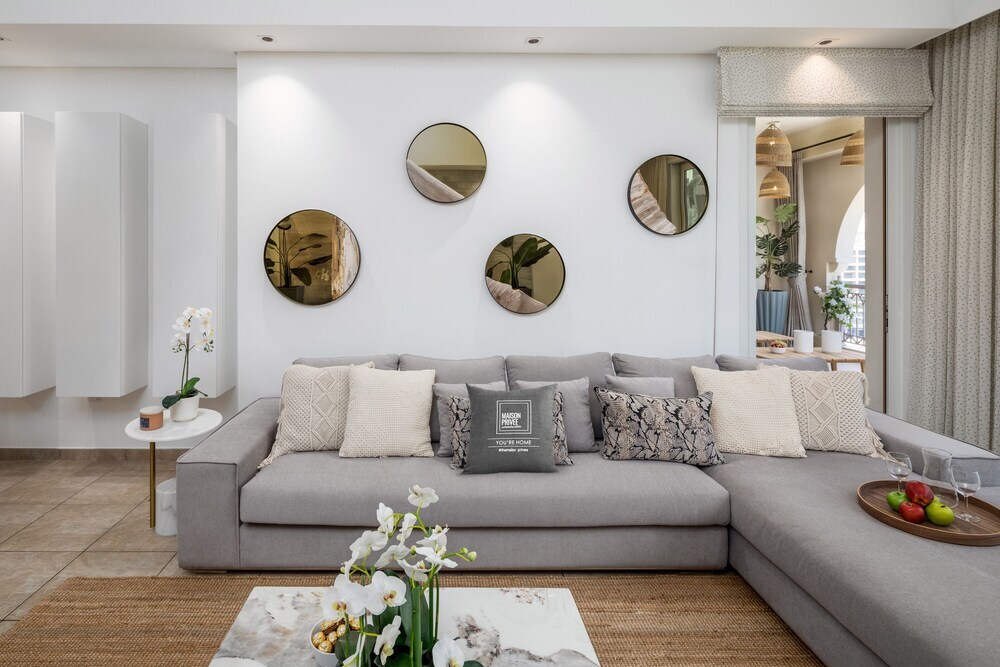 Дубай: Maison Privee - Bohemian Apt w/ Amazing Seafront Views on The Palm