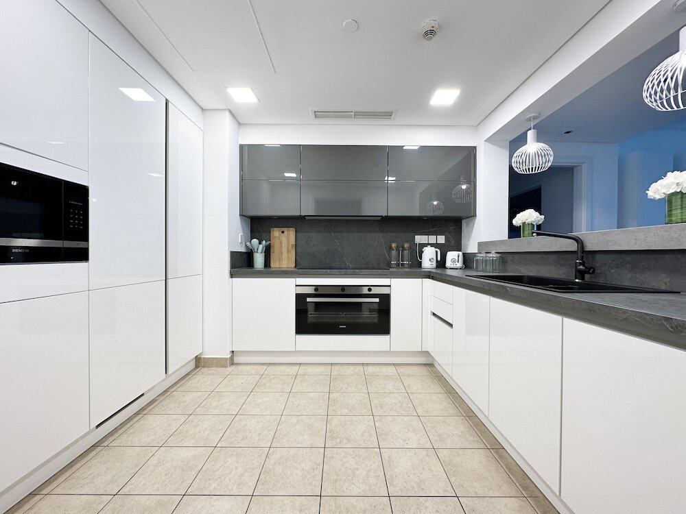 Дубай: Maison Privee - Bohemian Apt w/ Amazing Seafront Views on The Palm