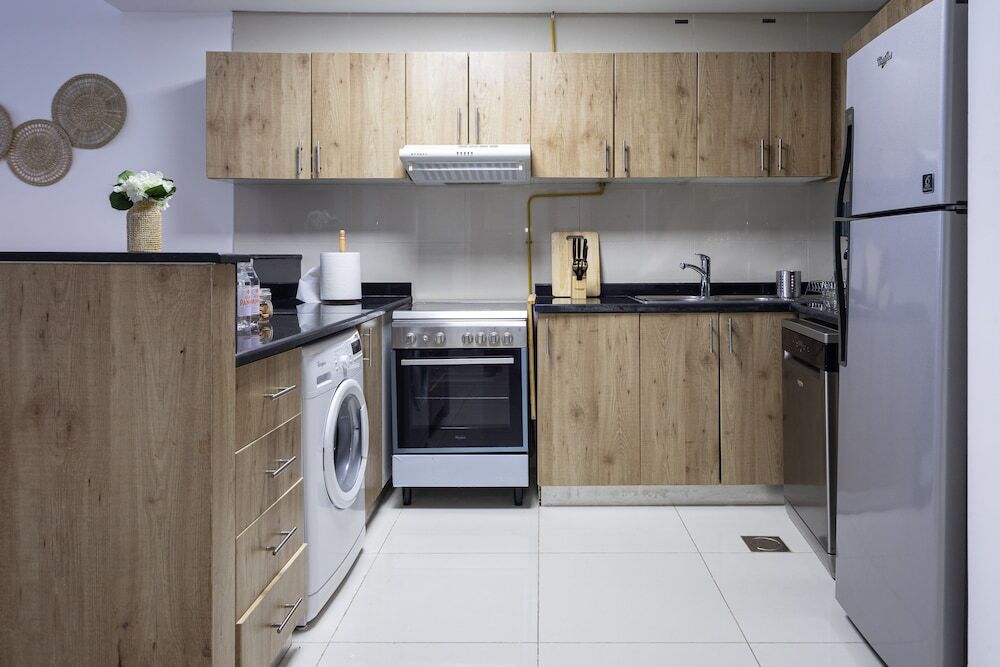 Дубай: Waves - Charming Apt With Balcony, Minutes From The Beach
