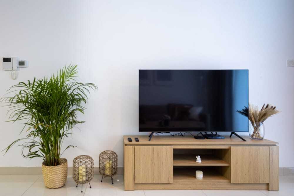 Дубай: Waves - Charming Apt With Balcony, Minutes From The Beach