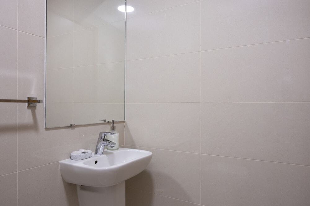 Дубай: Waves - Charming Apt With Balcony, Minutes From The Beach