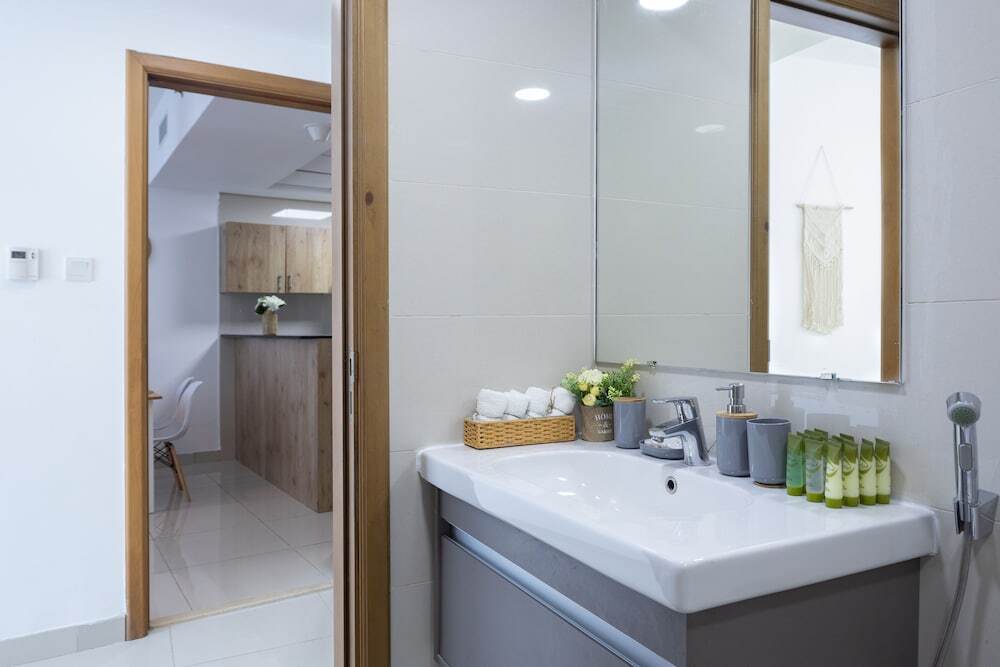 Дубай: Waves - Charming Apt With Balcony, Minutes From The Beach