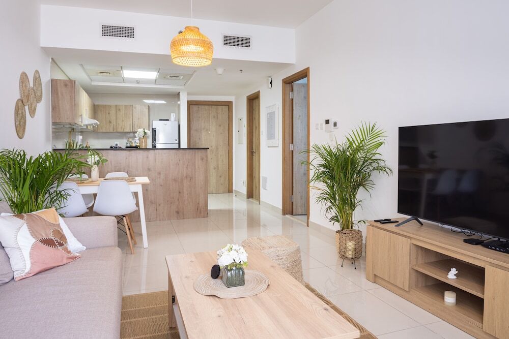 Дубай: Waves - Charming Apt With Balcony, Minutes From The Beach