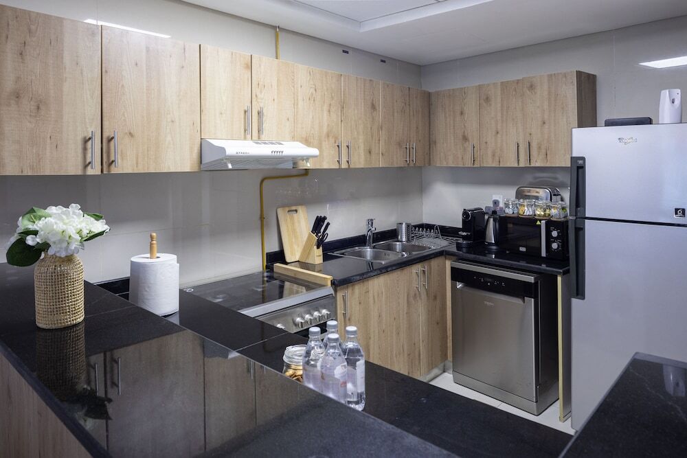 Дубай: Waves - Charming Apt With Balcony, Minutes From The Beach