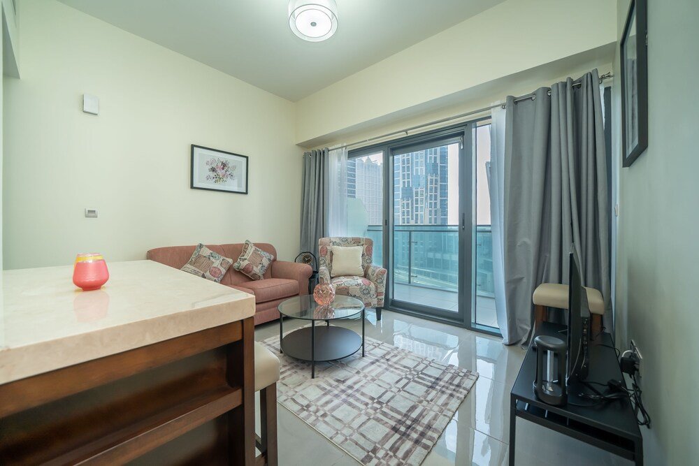 Дубай: Luton Vacation Homes - Merano Tower