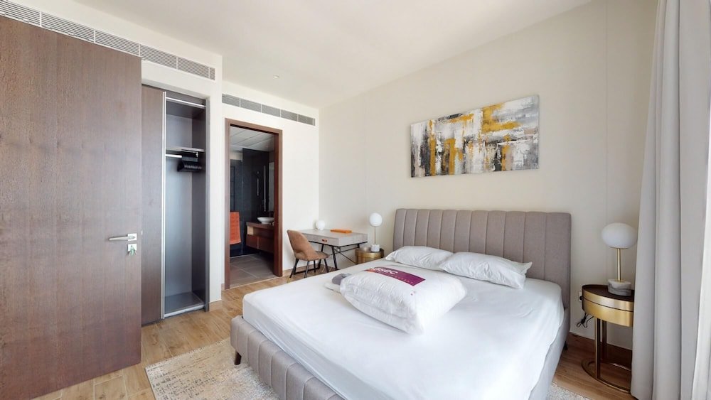 Дубай: Dubai Marina - Jumeirah Living Marina Gate 3 3804