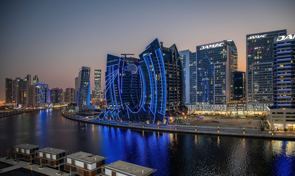 Дубай: LUX The Northside 15 Burj Khalifa View Suite