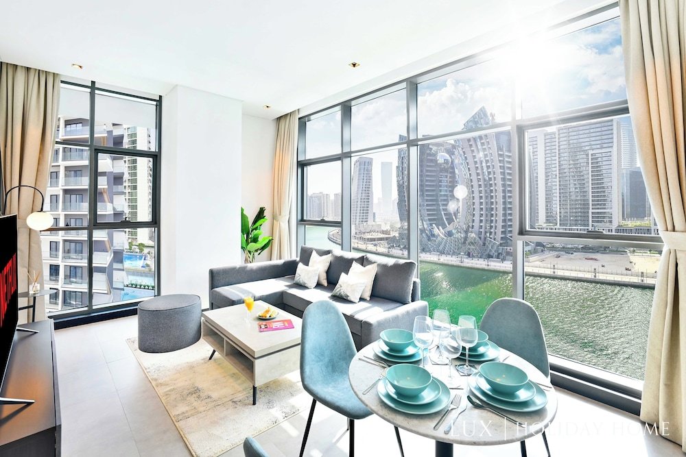 Дубай: LUX The Northside 15 Burj Khalifa View Suite