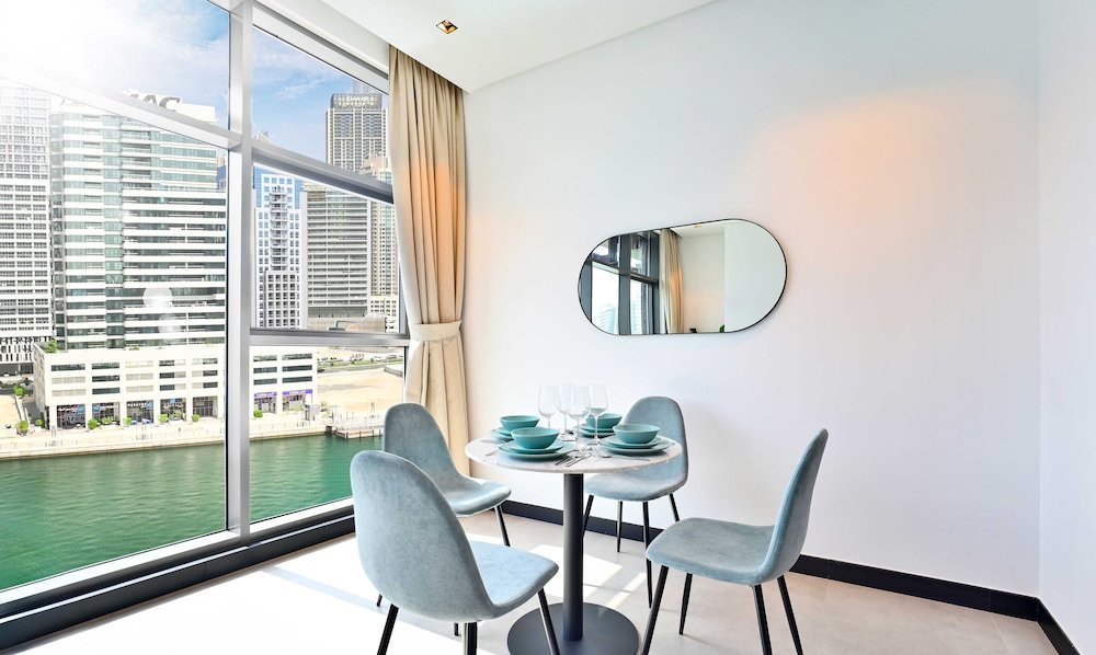 Дубай: LUX The Northside 15 Burj Khalifa View Suite