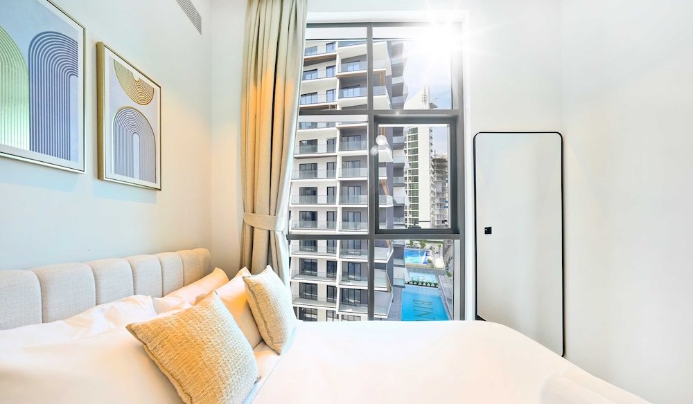 Дубай: LUX The Northside 15 Burj Khalifa View Suite
