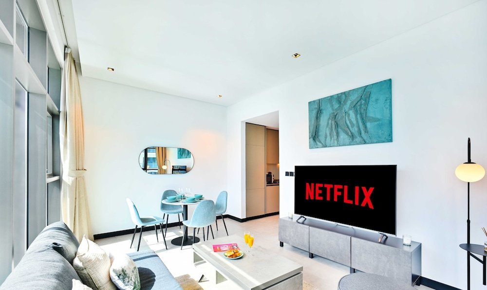 Дубай: LUX The Northside 15 Burj Khalifa View Suite