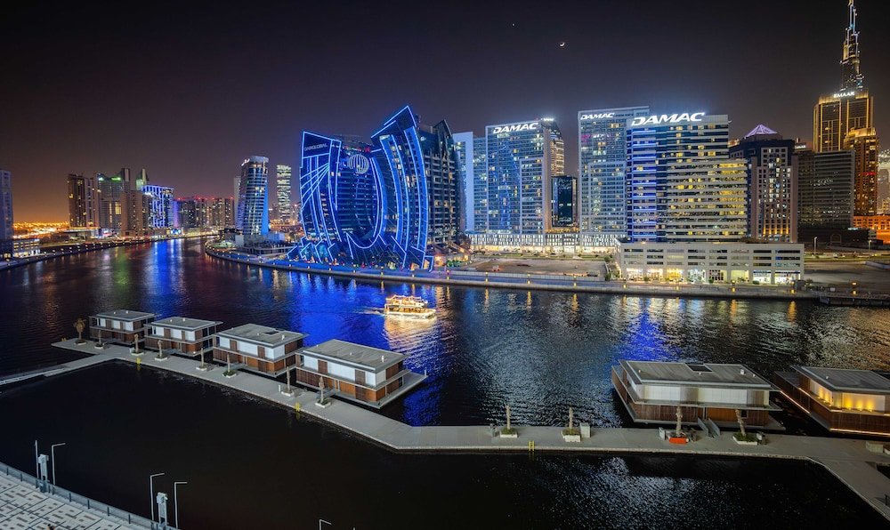 Дубай: LUX The Northside 15 Burj Khalifa View Suite