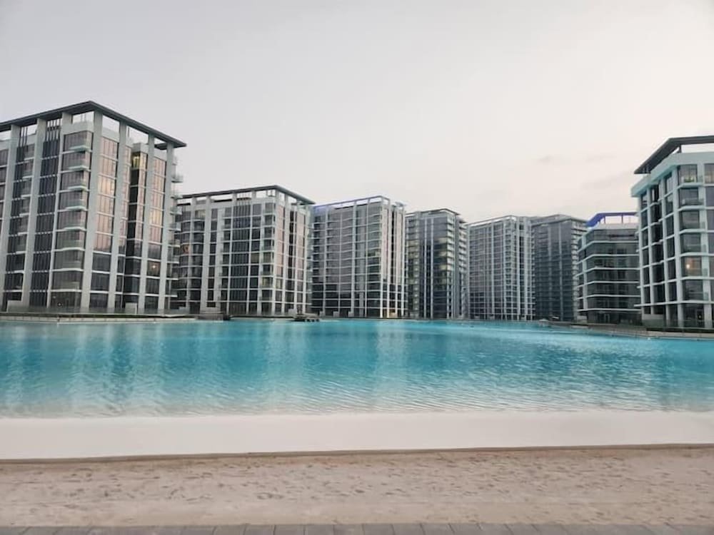 Дубай: Vogue Lagoon District One Residence
