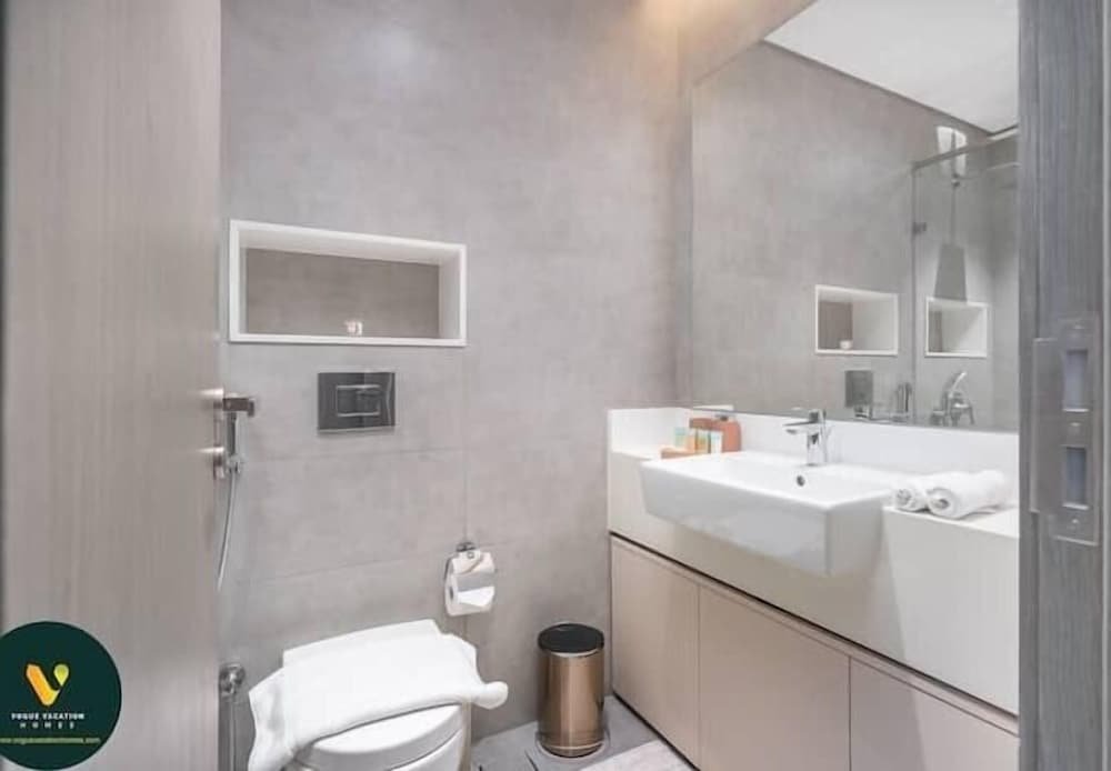 Дубай: Vogue Lagoon District One Residence