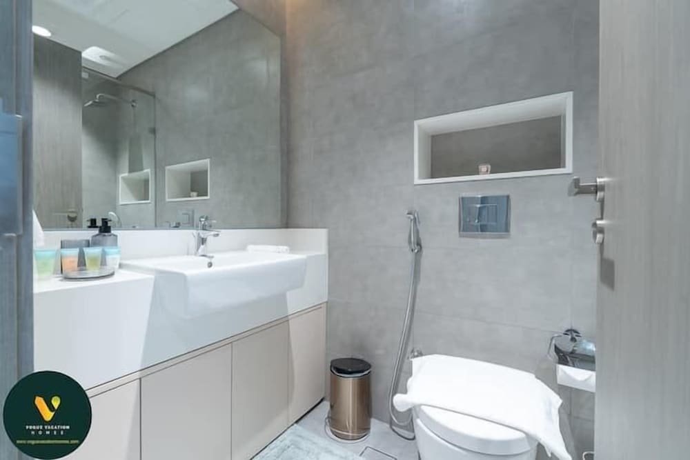 Дубай: Vogue Lagoon District One Residence
