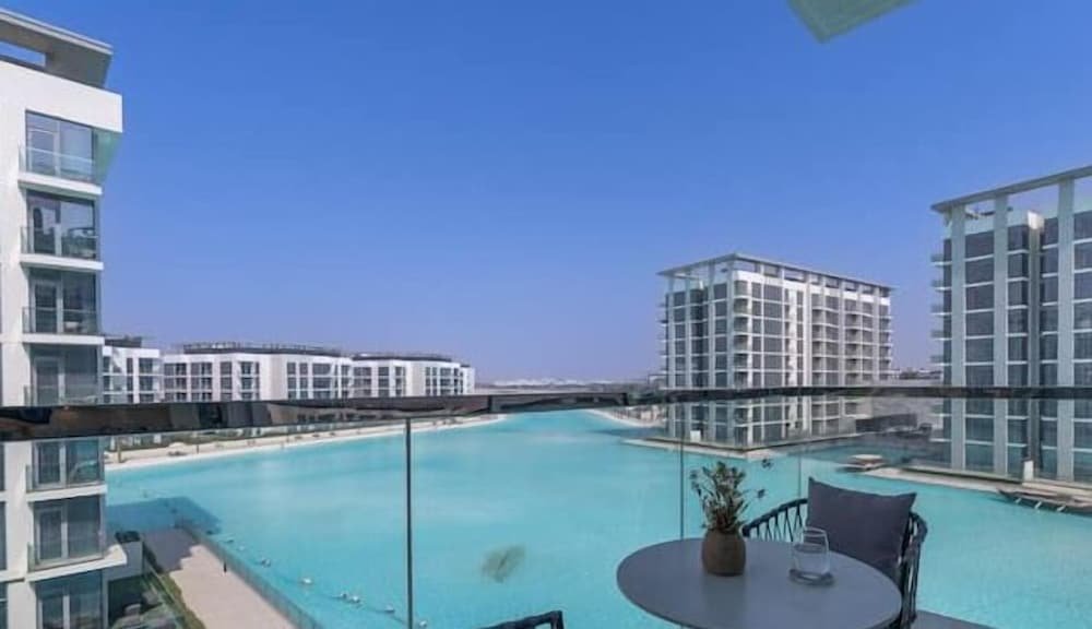 Дубай: Vogue Lagoon District One Residence