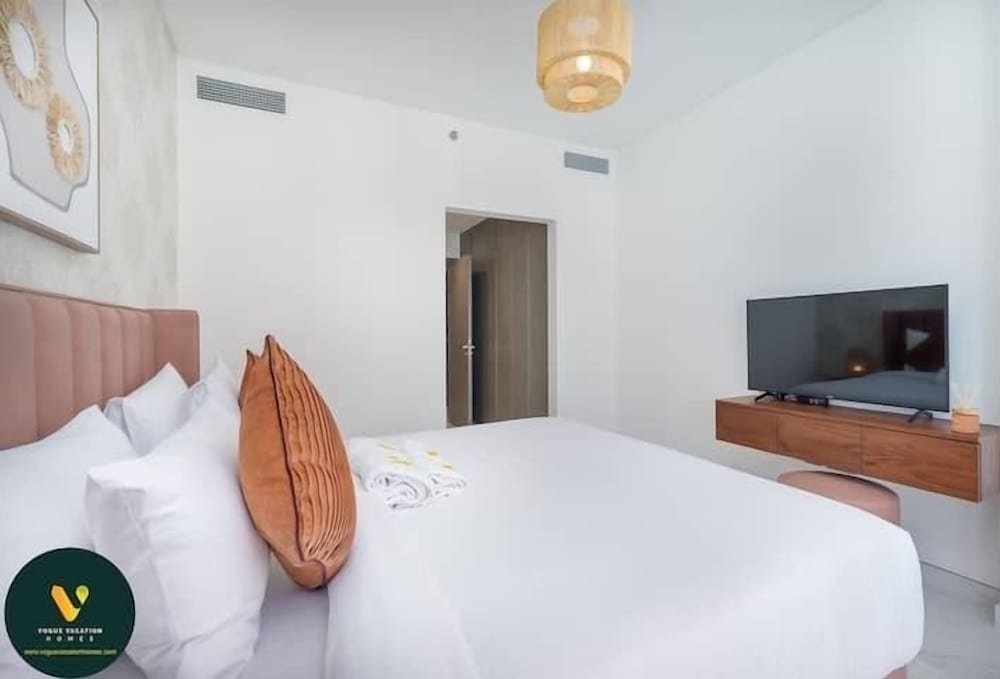 Дубай: Vogue Lagoon District One Residence
