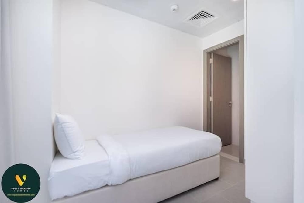 Дубай: Vogue Lagoon District One Residence