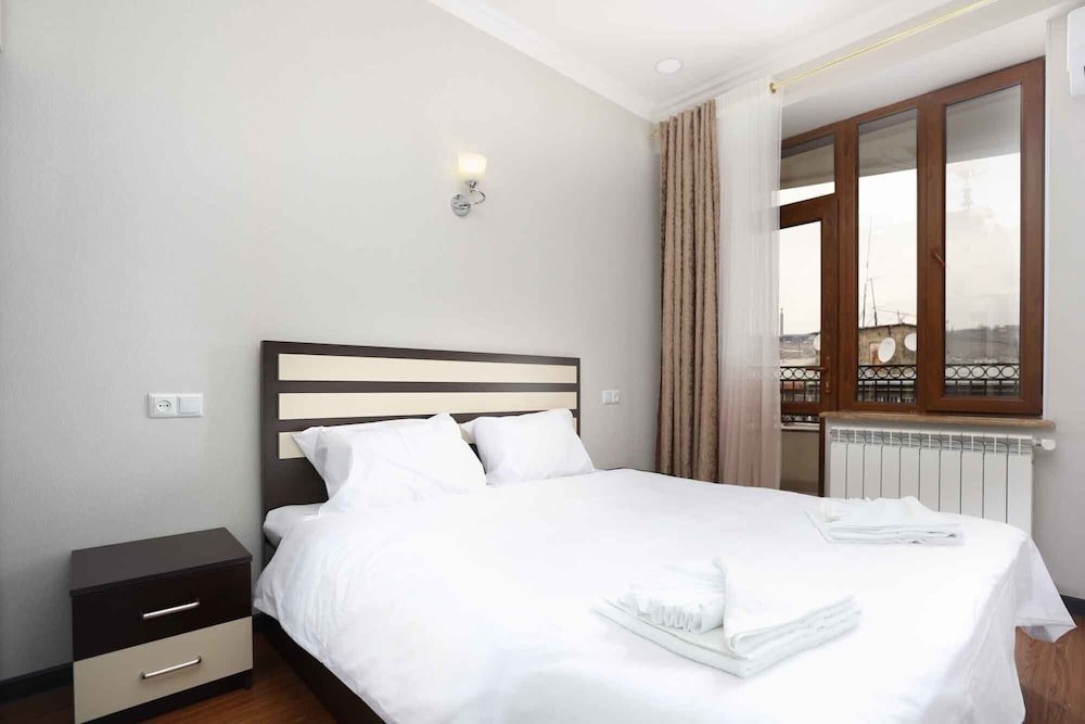Ереван: Stay Inn на просп. Маштоца, 33/1