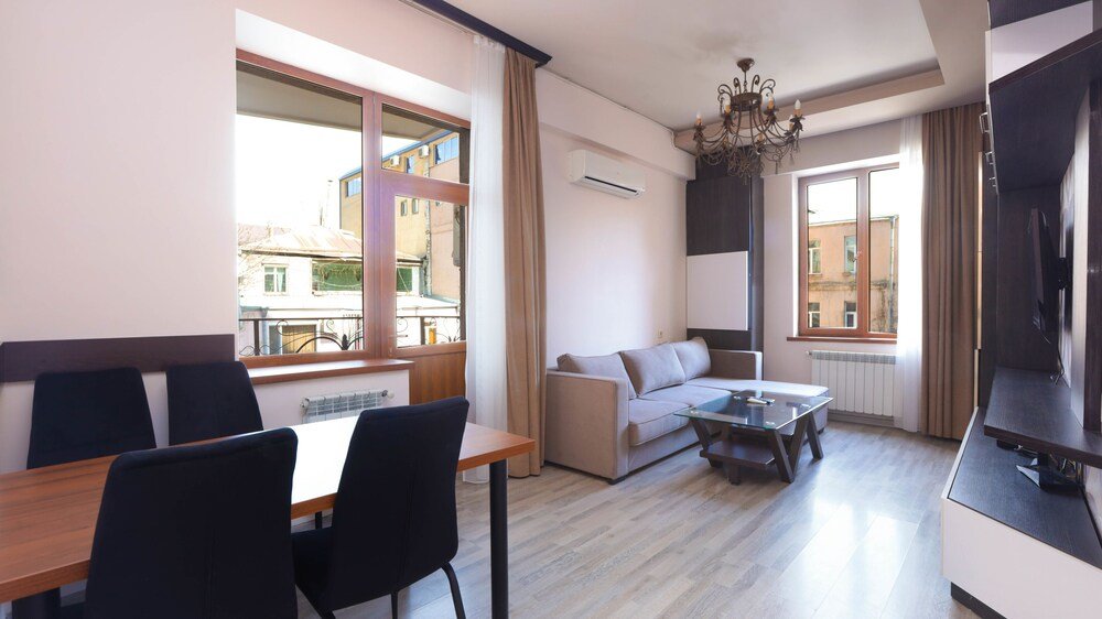 Ереван: Stay Inn на просп. Маштоца, 33/1