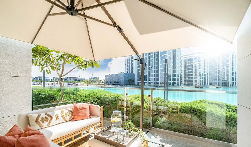 Дубай: LUX The District One Lagoon View Suite